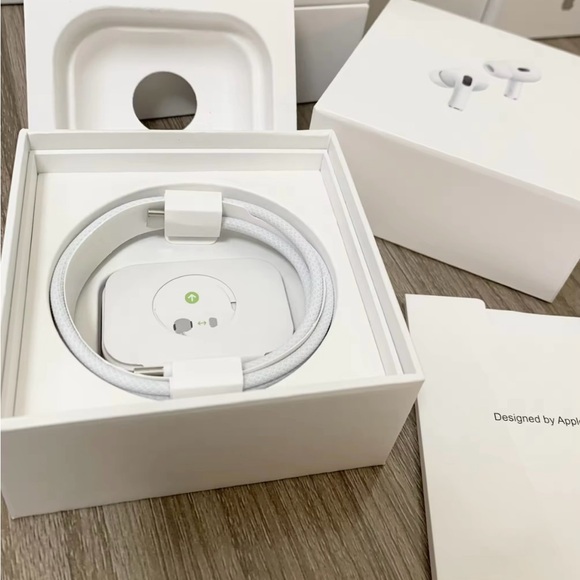 Apple AirPods Pro with MagSafe Charging Case - Picture 6 of 6